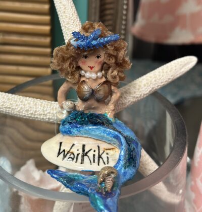 小さな座っている人魚